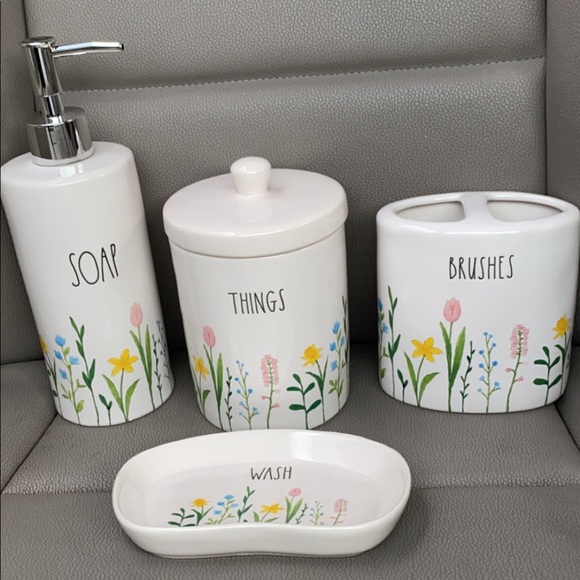 Rae Dunn Bath Set